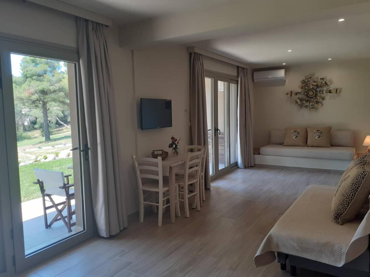 Forest Resort Suites Skiathos Troulos Extérieur photo