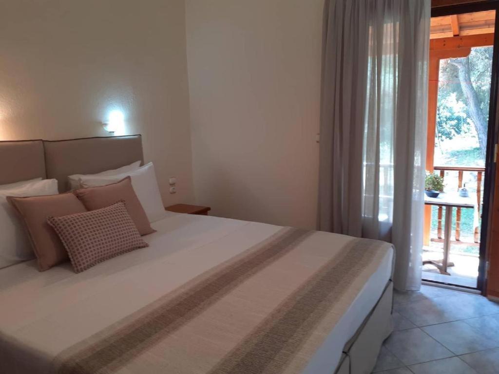 Forest Resort Suites Skiathos Troulos Extérieur photo